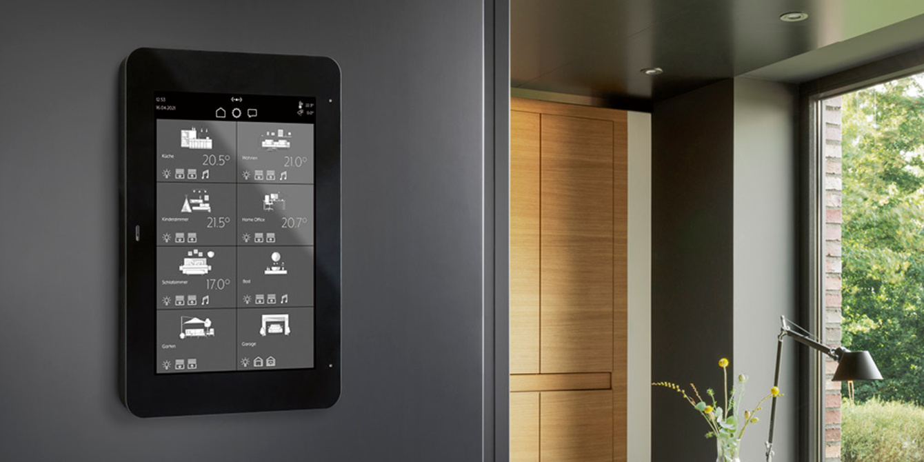 JUNG Smart Panel 8 bei Green Solar Cologne Elektroinstallation in Köln